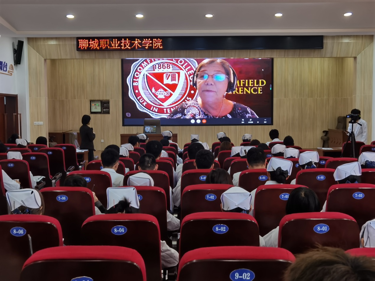 说明: D:\2020-2021-2\中美合作办学班\合作办学上课\授课照片\FB1BAF761E8A89B41C26B1CAE90EE151.jpg