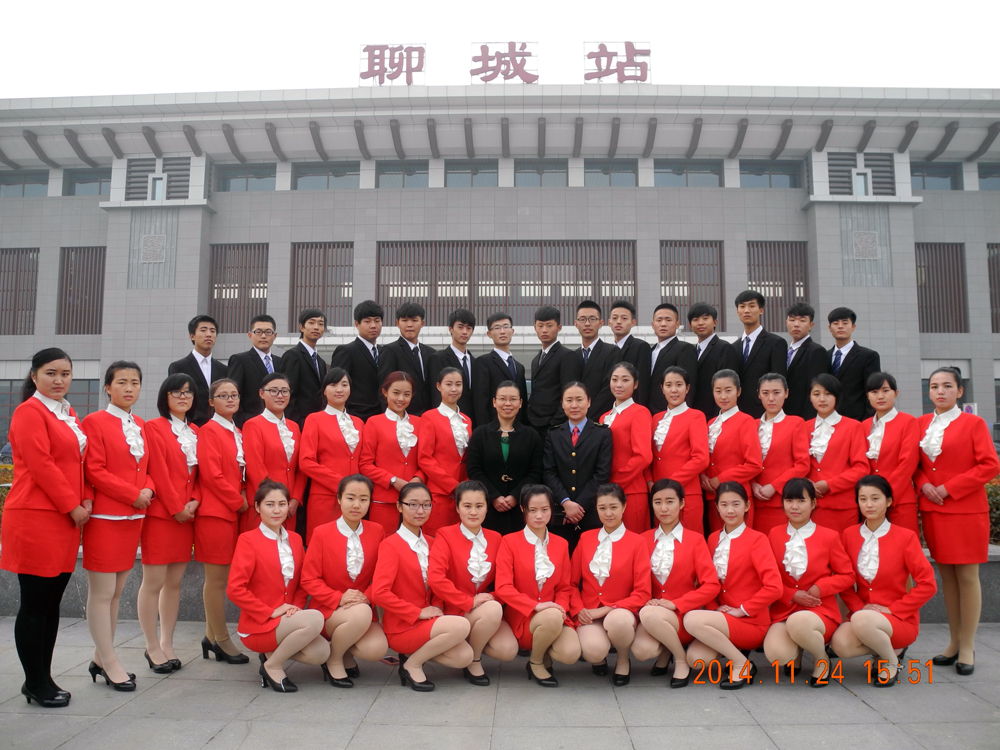 pp旅游管理学院：高铁专业学生到火车站参观实习 (1).jpg