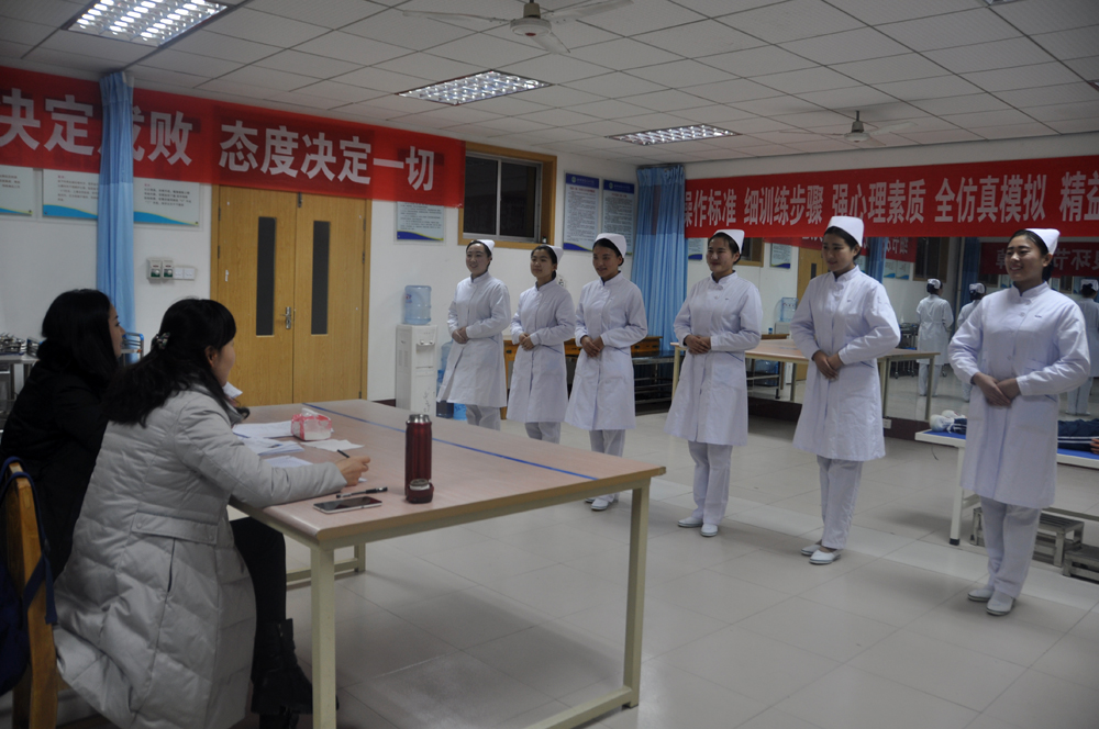 照片 护理学院 招聘.jpg