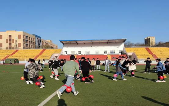 说明: D:\三月份工作\趣味运动会\趣味运动会\五人pk踩气球\0789590724C089E4AC8D3101A79E5212.jpg